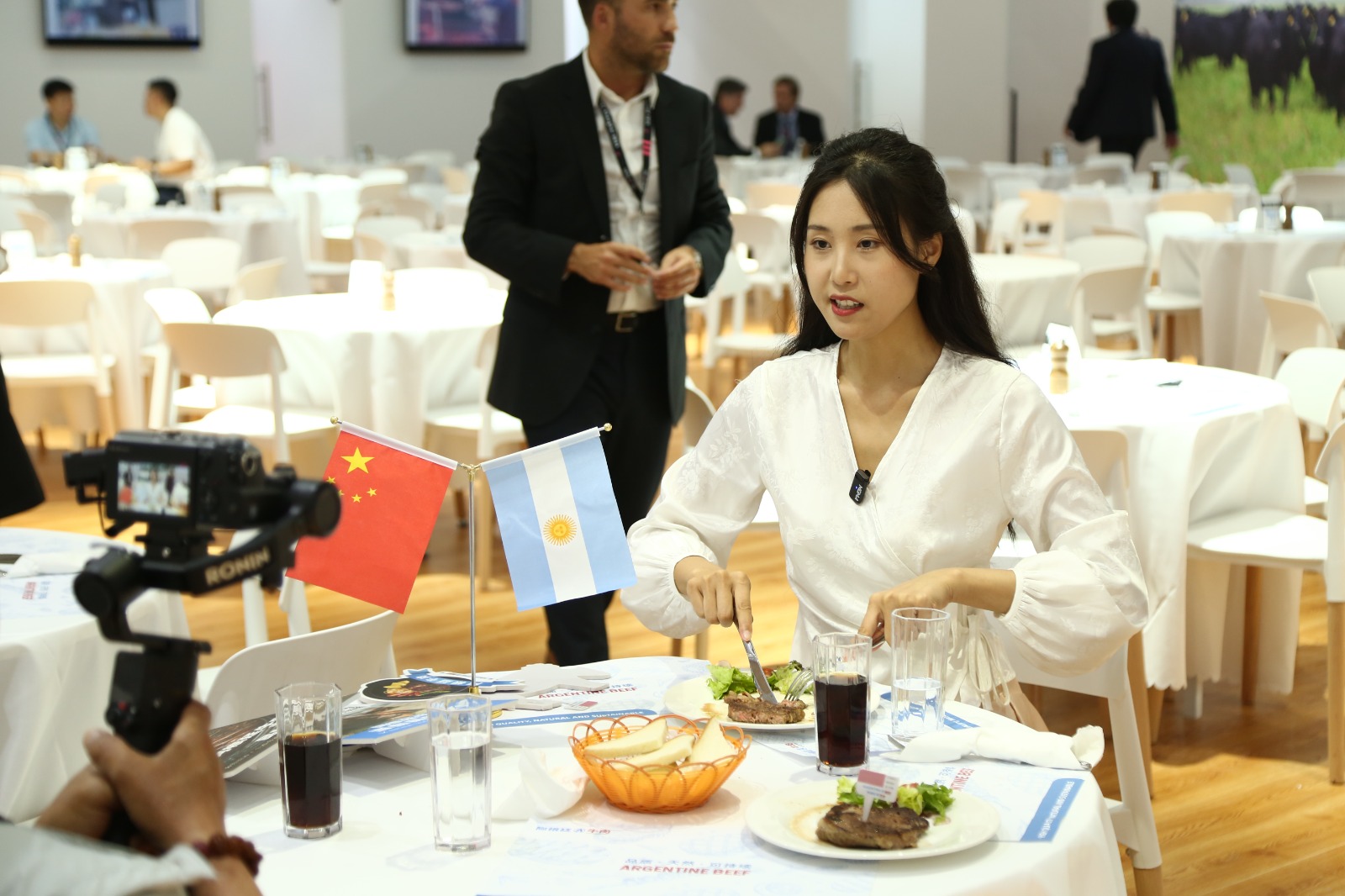 El IPCVA y la SIAL: Los influencers chinos cocinaron y comieron los mejores bifes