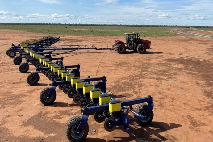 Ver para creer: ¿Cómo funciona la sembradora australiana de 61 metros de ancho?